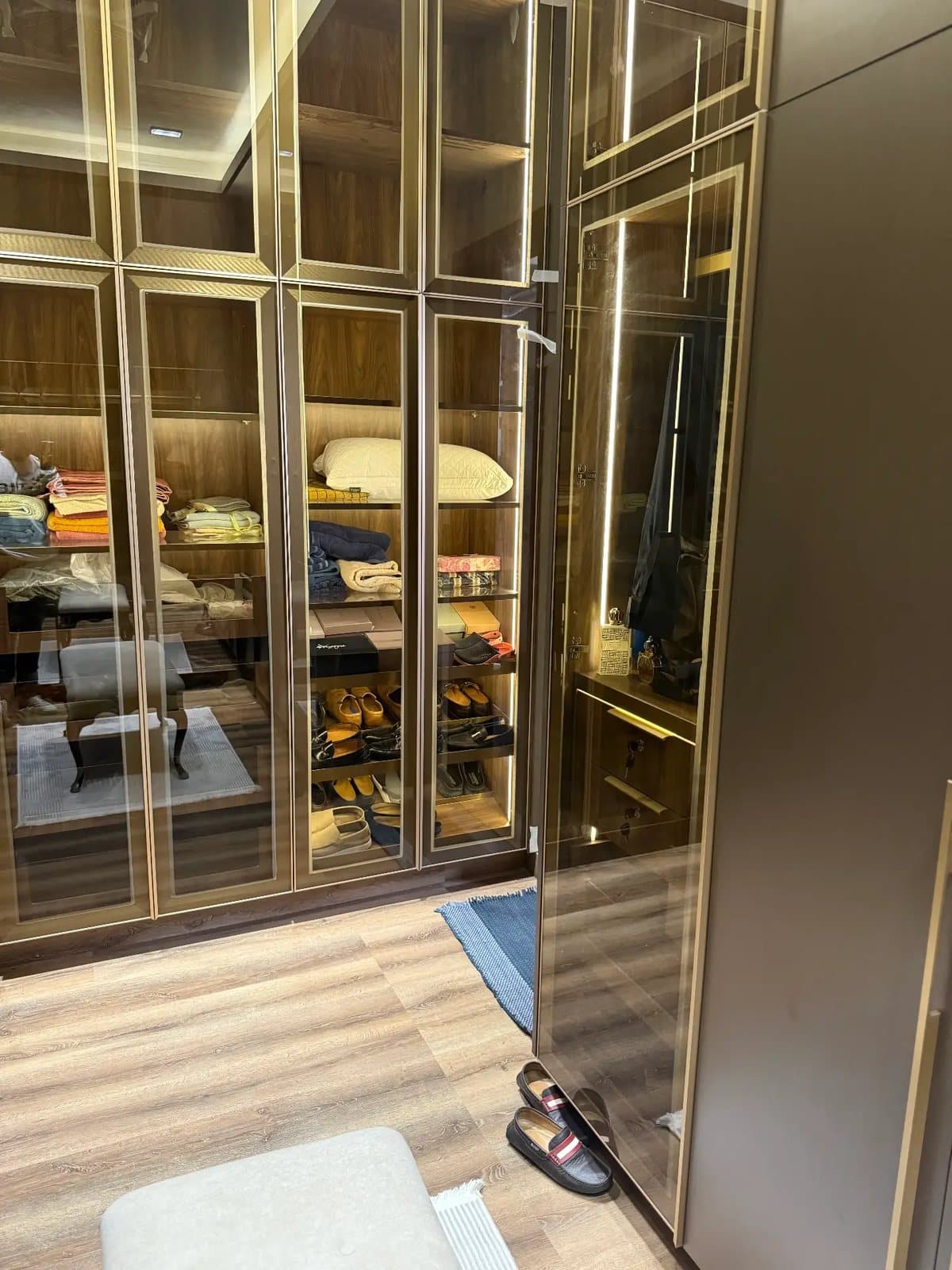 Tinted lacquered glass wardrobe doors