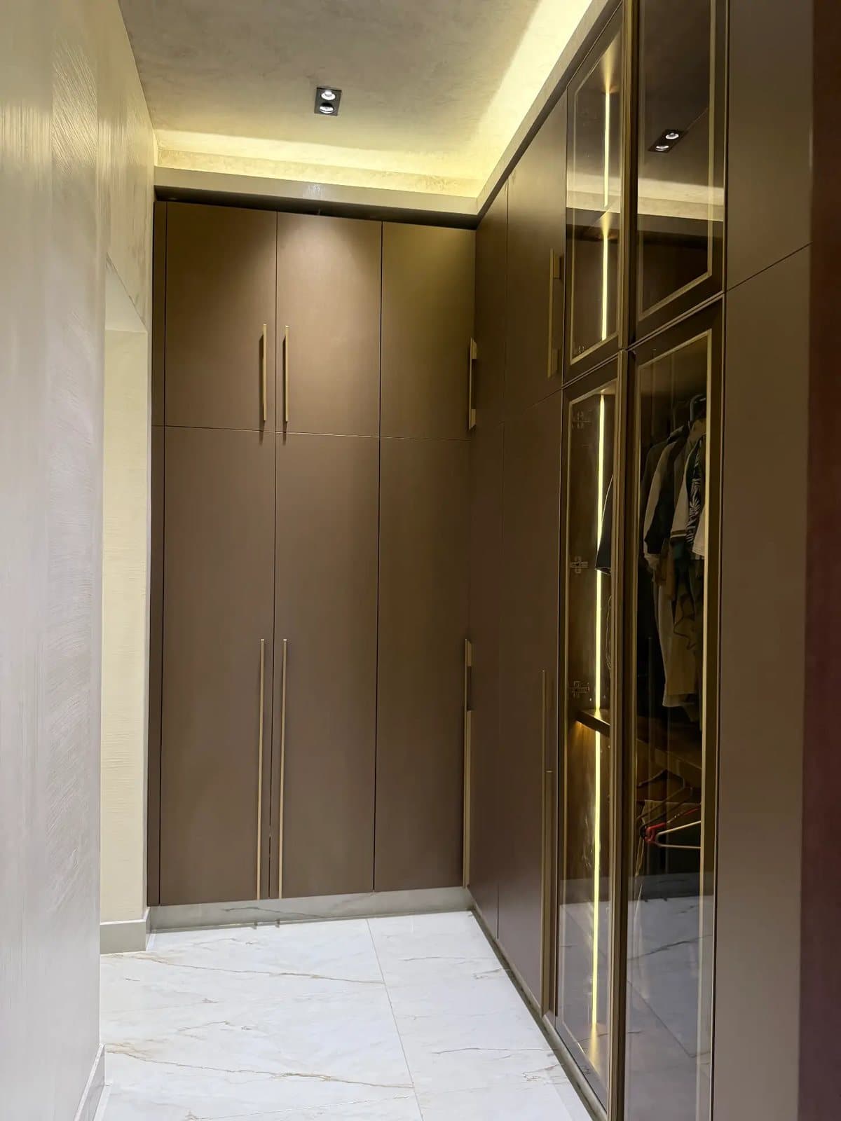 Mirror-fronted wardrobes by Amaza Homes